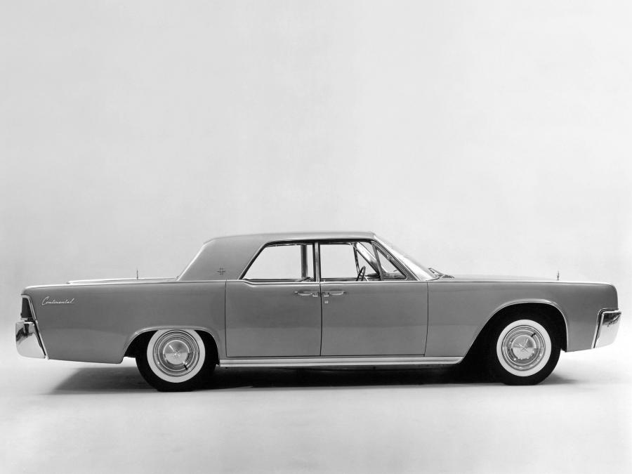  Lincoln Continental Sedan (53А) 1961 года  (фото 9 из 15)